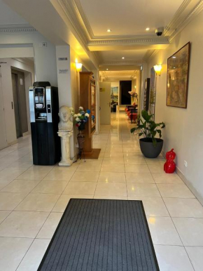 121 Paris Hotel